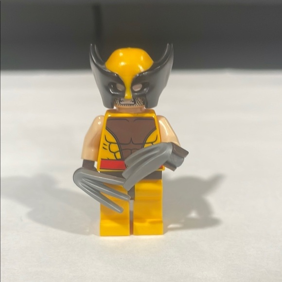 il_fullxfull.5657064079_d3q0.jpg  Catwoman, Purple Lips Super Hero Minifigure